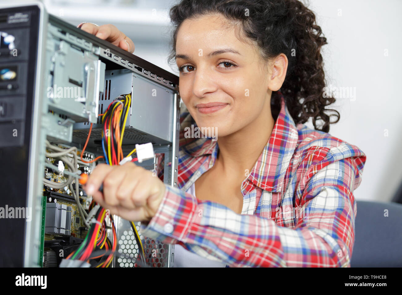 Woman fixing computer hi-res stock photography and images - Alamy