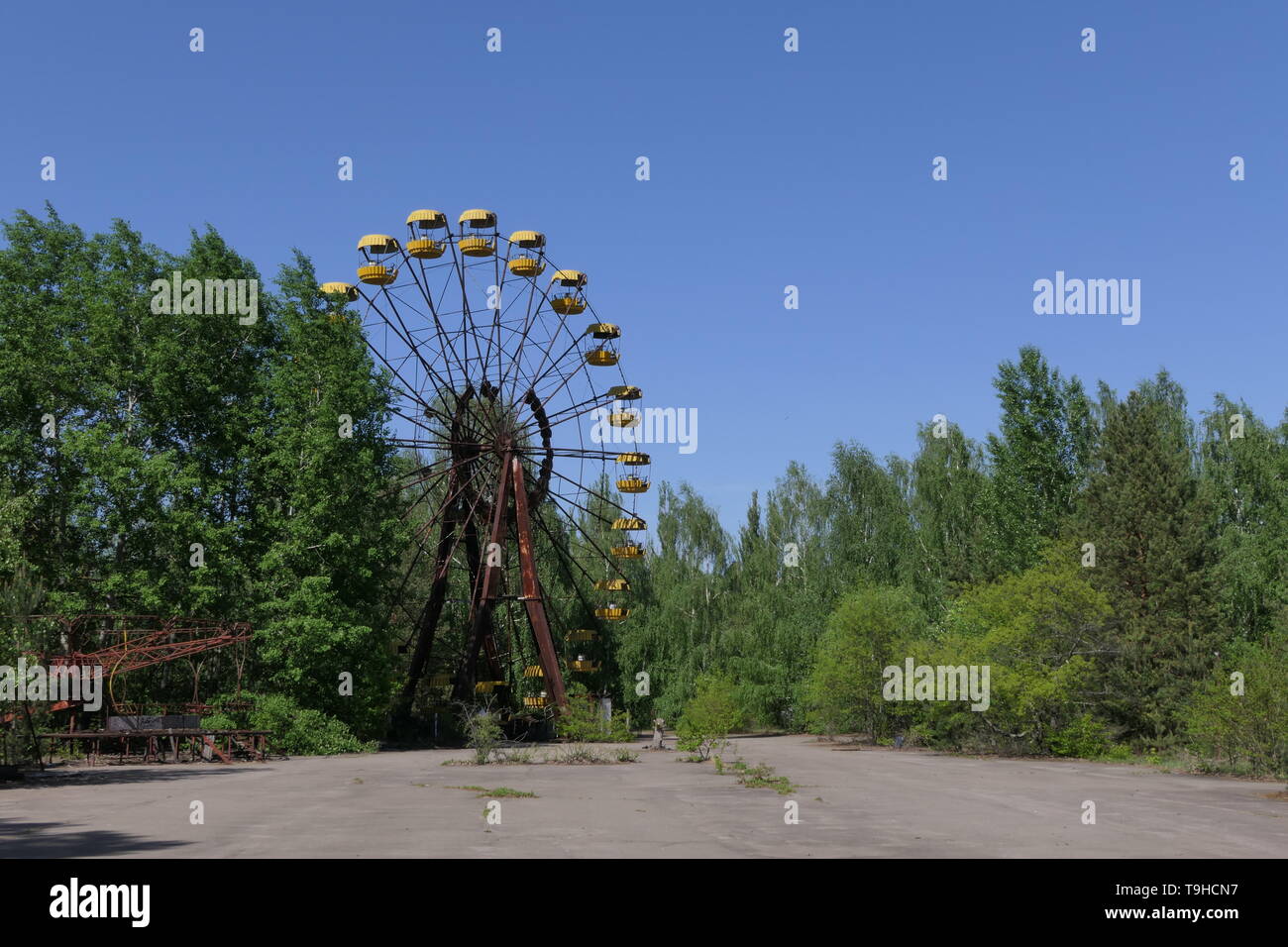 The ferris wheel in the abandoned Pripyat amusement park, Chernobyl exclusion zone, Ukraine Stock Photo