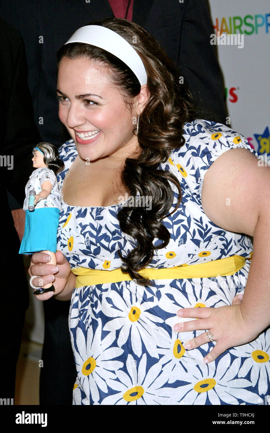 New York, USA. 17 July, 2007. Nikki Blonsky of the 'HAIRSPRAY' movie cast helps raise the curtain on the new Doll Line at Toys 'R' Us in Times Square. Credit: Steve Mack/Alamy Stock Photo