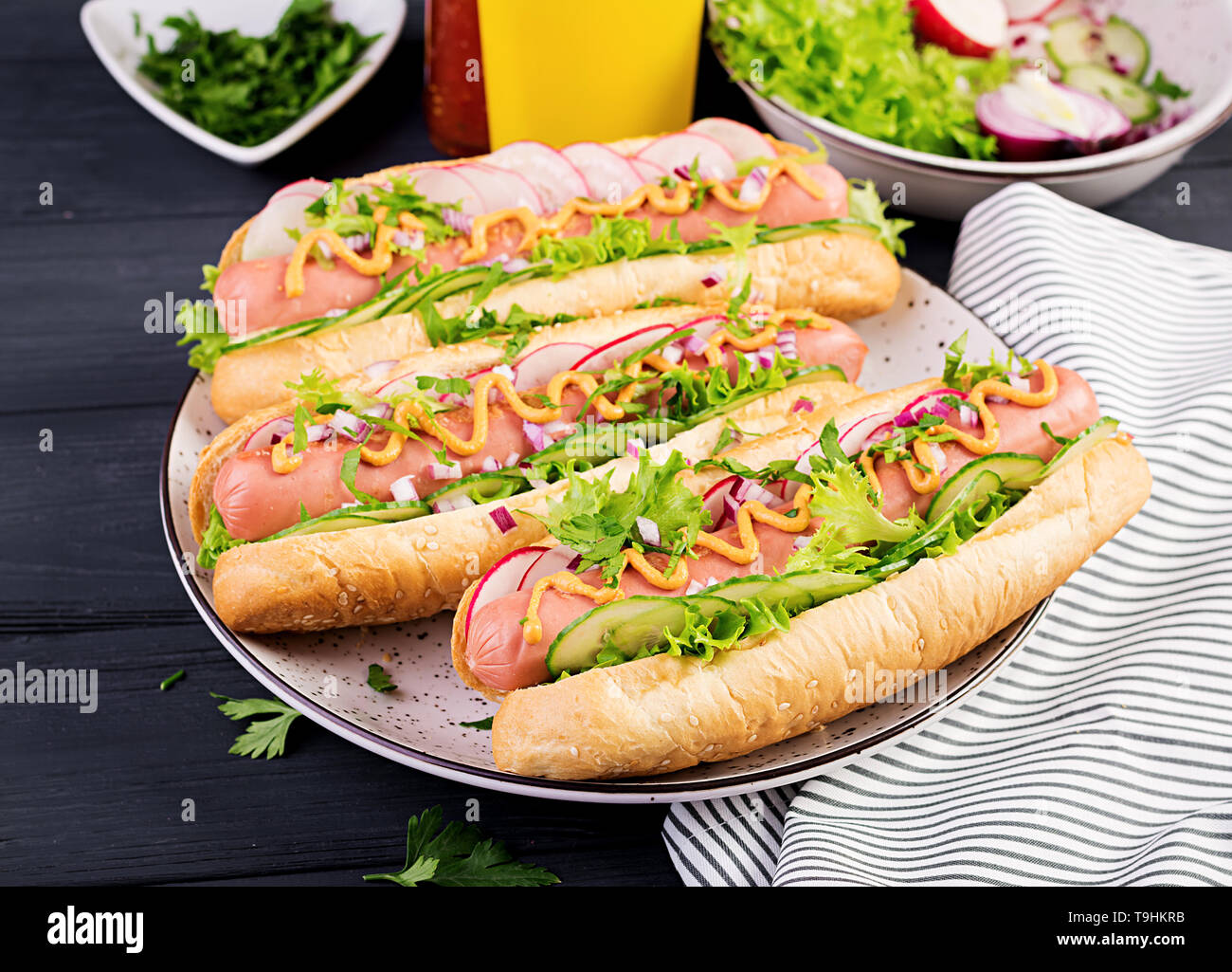 Hotdog Sandwich Images – Browse 69,105 Stock Photos, Vectors, and