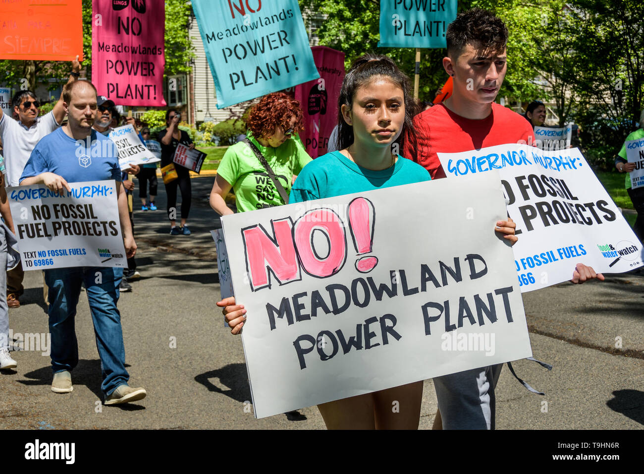 Ridgefield, USA. 18th May, 2019. Hundreds of high school students, elected officials, local officials, environmentalists, and local residents participated on the 'March for our Lungs: No Meadowlands Power Plant”, a youth-led march and rally in opposition to the massive fracked gas power plant proposed in North Bergen Township. Credit: Erik McGregor/Pacific Press/Alamy Live News Stock Photo