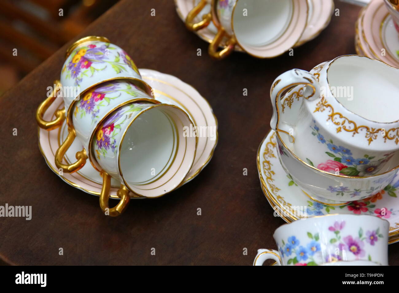 Ceramic tea cup hires stock photography and images Alamy