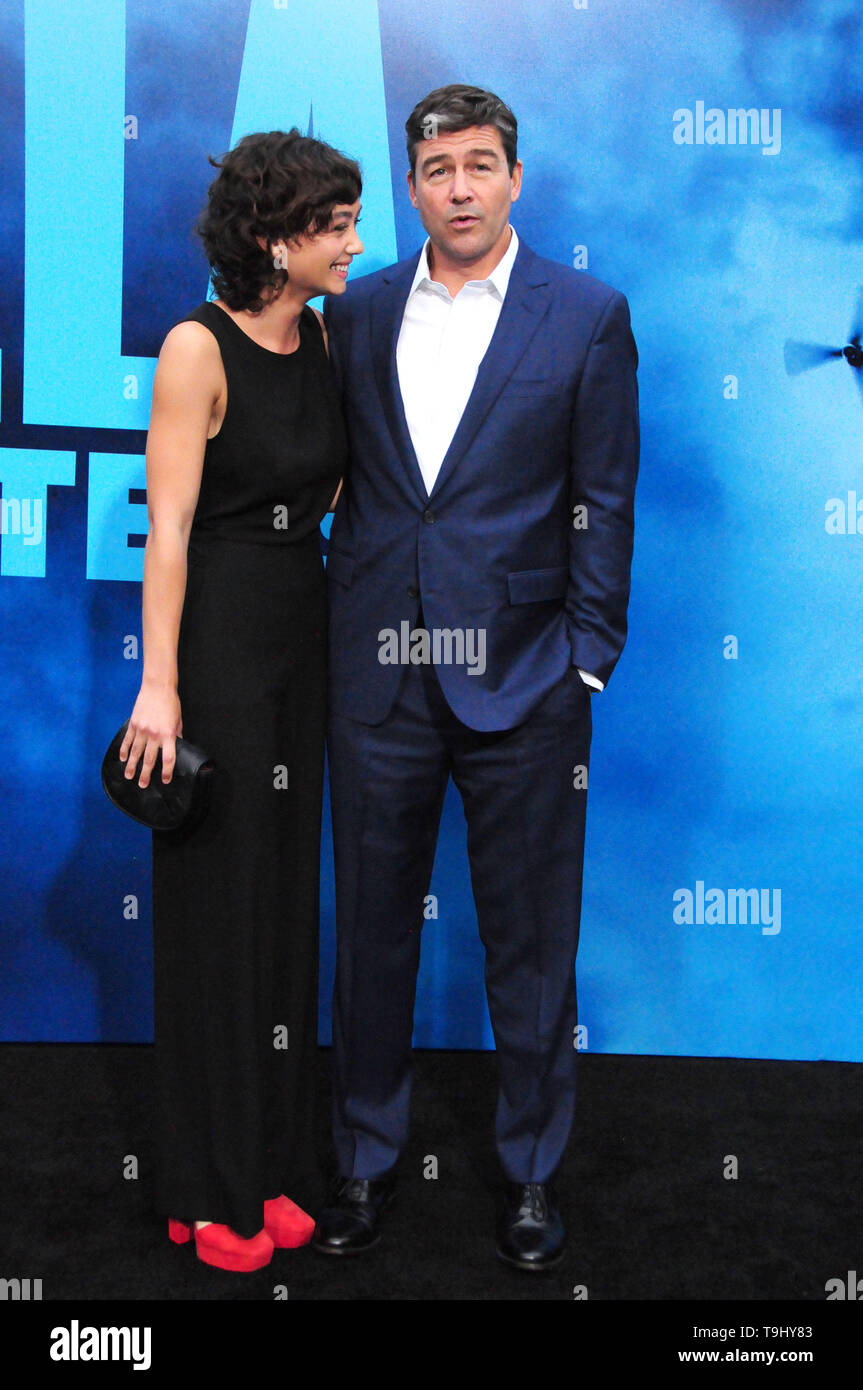 Kyle chandler and wife hi-res stock photography and images - Alamy