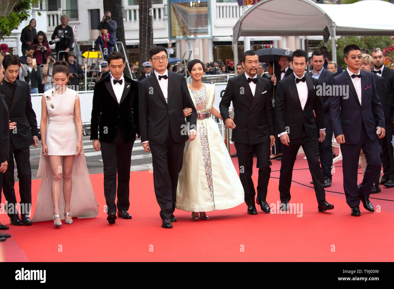 Cannes, France. 18th May, 2019. Zhang Yicong, Wan Qian, Hu Ge, Diao Yinan, Gwei Lun Mei, Liao Fan, Qi Dao and Dong Jingsong attending the 'Nan Fang Che Zhan De Ju Hui / The Wild Goose Lake' premiere during the 72nd Cannes Film Festival at the Palais des Festivals on May 18, 2019 in Cannes, France Credit: Geisler-Fotopress GmbH/Alamy Live News Stock Photo