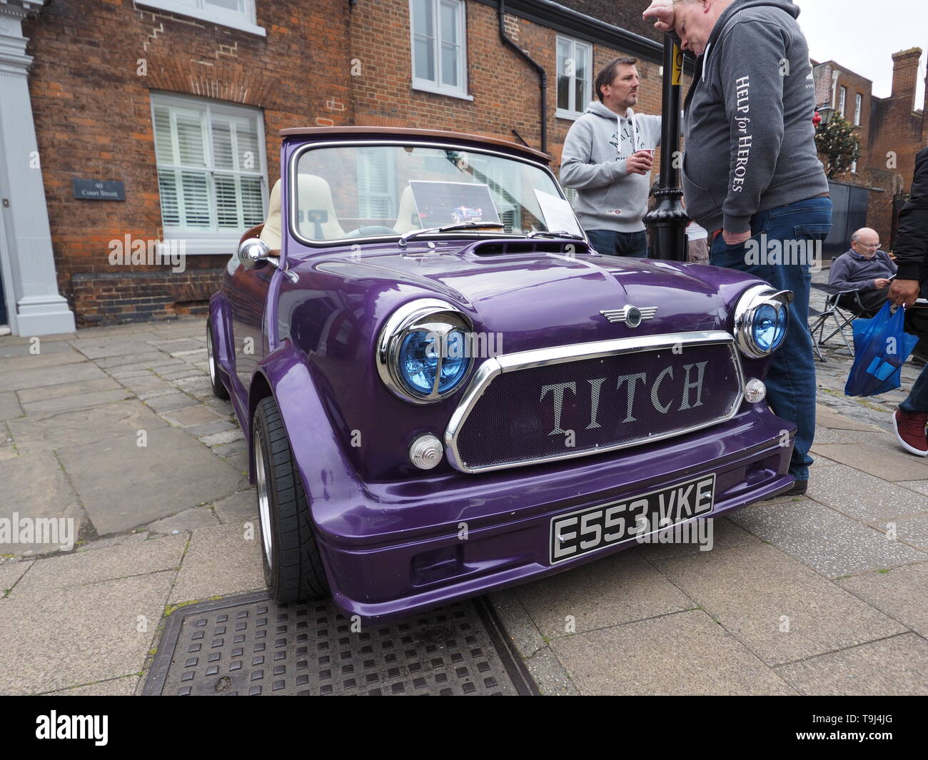 Faversham, Kent, UK. 19th May, 2019. 25th Faversham Transport Weekend: the second day of this annual transport festival now in its 25th year showcasing a wide range of vintage cars and vehicles. Pic: a 1988 purple Austin Mini. Credit: James Bell/Alamy Live News Stock Photo