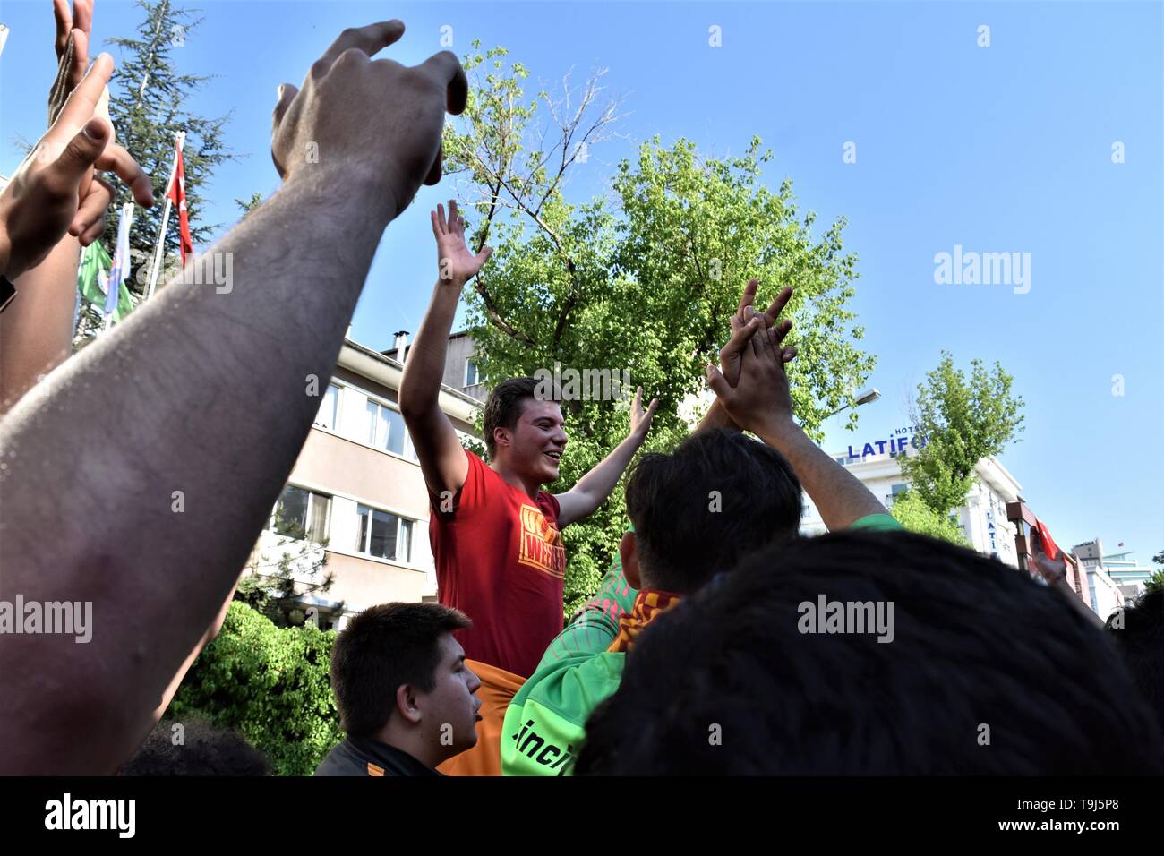 Ankara, Turkey. 19th May, 2019. Fans of Galatasaray SK cheer ahead of the Spor Toto Super League match between Galatasaray SK and Istanbul Basaksehir FK as the winner of the game will win the league title for the 2018-2019 season. Credit: Altan Gocher/ZUMA Wire/Alamy Live News Stock Photo