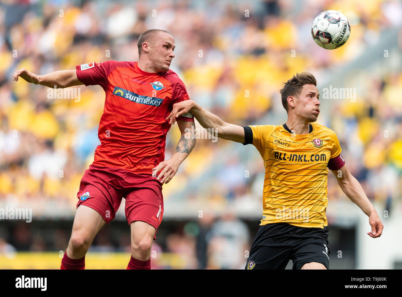 Dresden, Germany. 19th May, 2019. Soccer: 2nd Bundesliga, Dynamo Dresden - SC Paderborn 07, 34th matchday, in the Rudolf Harbig Stadium. Paderborn's Sven Michel (l) against Dynamos Jannik Müller. Credit: Robert Michael/dpa-Zentralbild/dpa - IMPORTANT NOTE: It is prohibited to use or have used photographs taken in the stadium and/or the match in the form of sequence images and/or video-like photo sequences./dpa/Alamy Live News Credit: dpa picture alliance/Alamy Live News Stock Photo