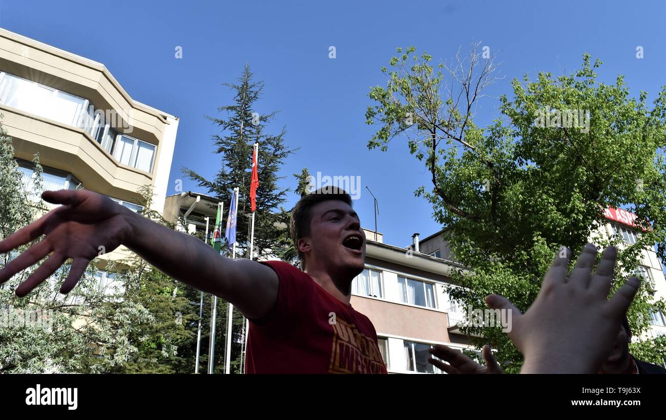 Ankara, Turkey. 19th May, 2019. A fan of Galatasaray SK cheers ahead of the Spor Toto Super League match between Galatasaray SK and Istanbul Basaksehir FK as the winner of the game will win the league title for the 2018-2019 season. Credit: Altan Gocher/ZUMA Wire/Alamy Live News Stock Photo