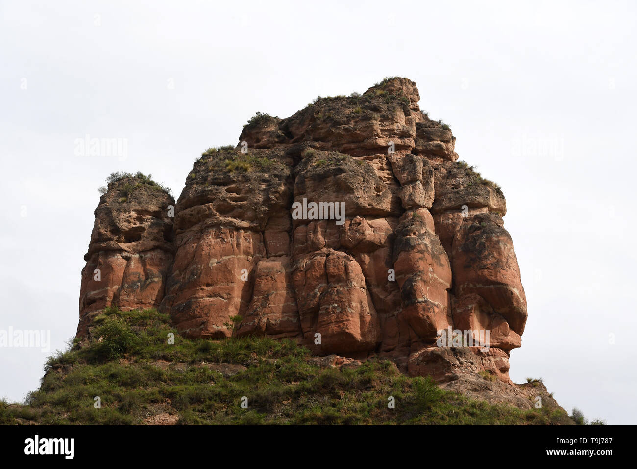 Yongjing. 18th May, 2019. Photo taken on May 18, 2019 shows a stone forest at Bingling Danxia National Geological Park in Yongjing County, northwest China's Gansu Province. Danxia landform is a unique type of landscapes formed from red sandstone and characterized by steep cliffs. Credit: Fan Peishen/Xinhua/Alamy Live News Stock Photo