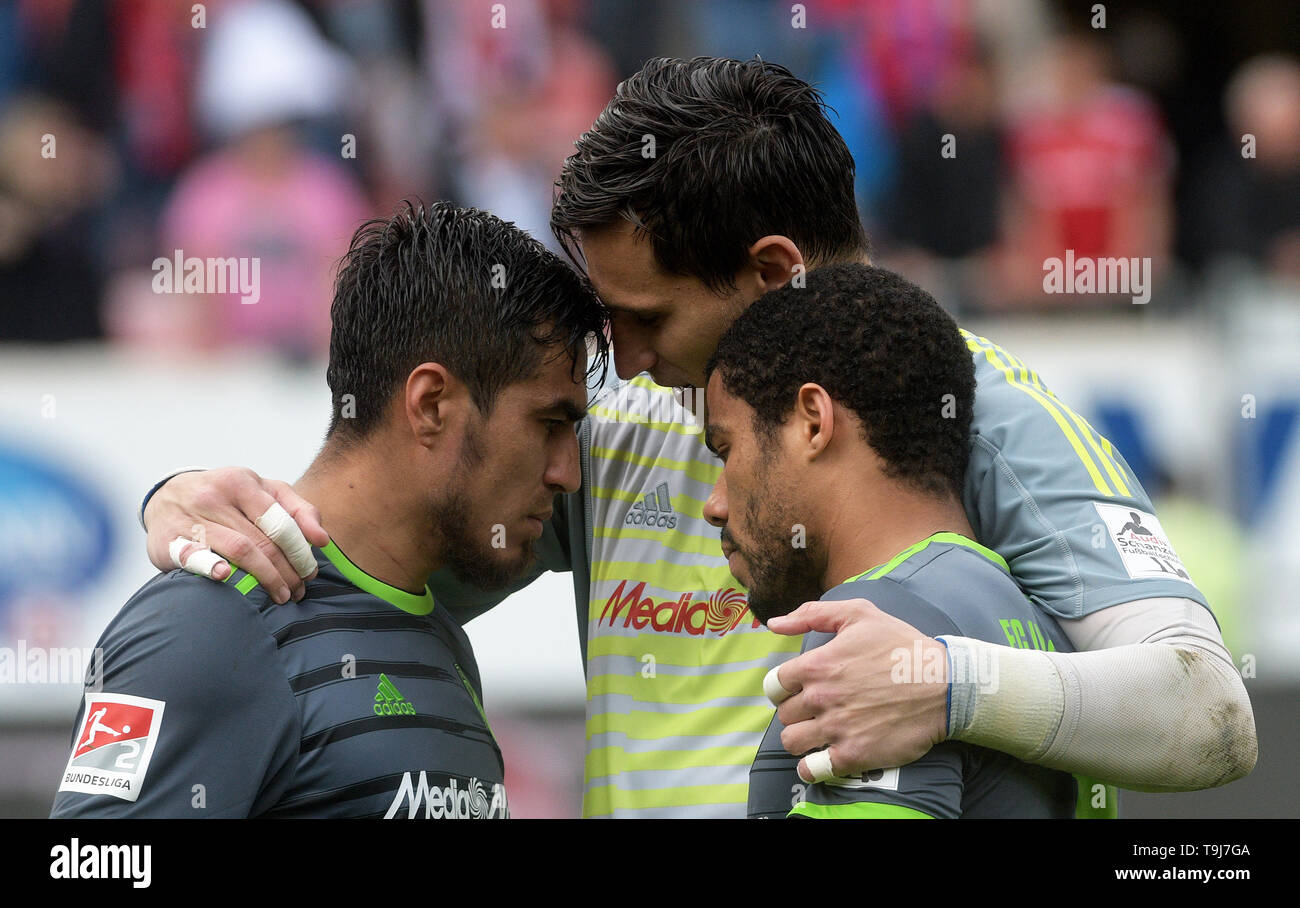 Heidenheim, Germany. 19th May, 2019. Soccer: 2nd Bundesliga, 1st FC Heidenheim - FC Ingolstadt 04, 34th matchday in the Voith Arena. Ingolstadt's (l-r) Dario Lezcano, goalkeeper Philipp Tschauner and Paulo Otavio Rosa da Silva are disappointed. The Oberbayern lost on the last matchday in a dramatic game at 1. FC Heidenheim with 2:4 (0:2). After their first defeat with Oral, they finish the season in 16th place. Photo: Stefan Puchner/dpa - IMPORTANT NOTE: In accordance with the requirements of the DFL Deutsche Fußball Liga or the DFB Deutscher Fußball-Bund, it is prohibited to use or ha Credit: Stock Photo