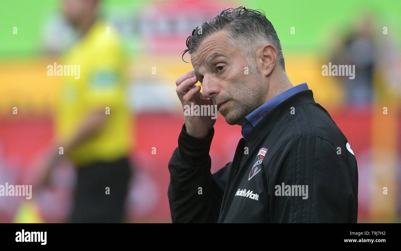 Heidenheim, Germany. 19th May, 2019. Soccer: 2nd Bundesliga, 1st FC Heidenheim - FC Ingolstadt 04, 34th matchday in the Voith Arena. Coach Thomas Oral (Ingolstadt) grabs his head. The Oberbayern lost on the last matchday in a dramatic game at 1. FC Heidenheim with 2:4 (0:2). After their first defeat with Oral, they finish the season in 16th place. Photo: Stefan Puchner/dpa - IMPORTANT NOTE: In accordance with the requirements of the DFL Deutsche Fußball Liga or the DFB Deutscher Fußball-Bund, it is prohibited to use or have used photographs taken in the stadium and/or the match in the Credit: Stock Photo