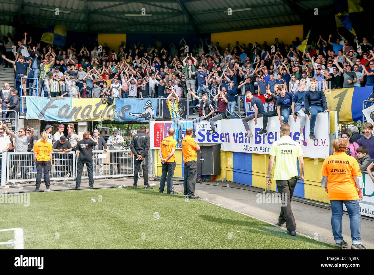 waalwijk 19 05 2019 mandemakers stadion keuken kampioen divisie rkc excelsior play off play off season 2018 2019 rkc fans celebrating the win during the match rkc excelsior play off 2 1 stock photo alamy