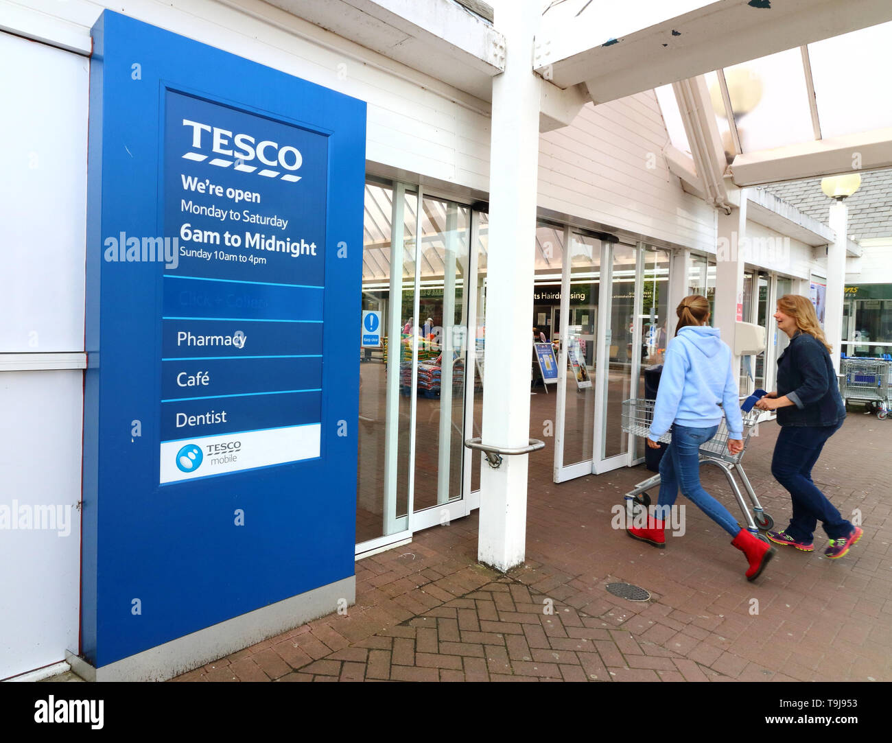 United Kingdom. 19th May, 2019. Customers seen entering a Tesco store, One of the Top Ten Supermarket chains/brands in the United Kingdom. Credit: Keith Mayhew/SOPA Images/ZUMA Wire/Alamy Live News Stock Photo