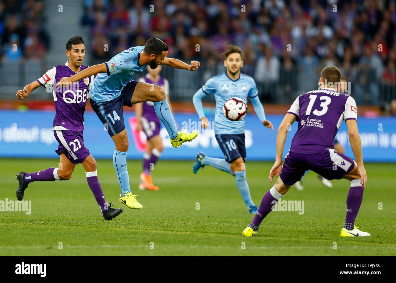 Perth Stadium, Perth, Australia. 19th May, 2019. A-League grand final, Perth Glory versus Sydney FC; Alex Brusque of Sydney FC controls the high ball ahead of Juande of Perth Glory and Matthew Spiranovic Credit: Action Plus Sports/Alamy Live News Stock Photo