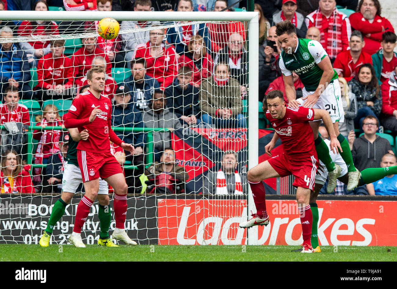 Edinburgh, Scotland, UK. 19th May, 2019.  Pic shows: Hibs' defender, Darren McGregor, clears the ball from Aberdeen defender, Andrew Considine, as the Dons press for a third goal during the second half as Hibs play host to Aberdeen at Easter Road Stadium, Edinburgh Credit: Ian Jacobs/Alamy Live News Stock Photo