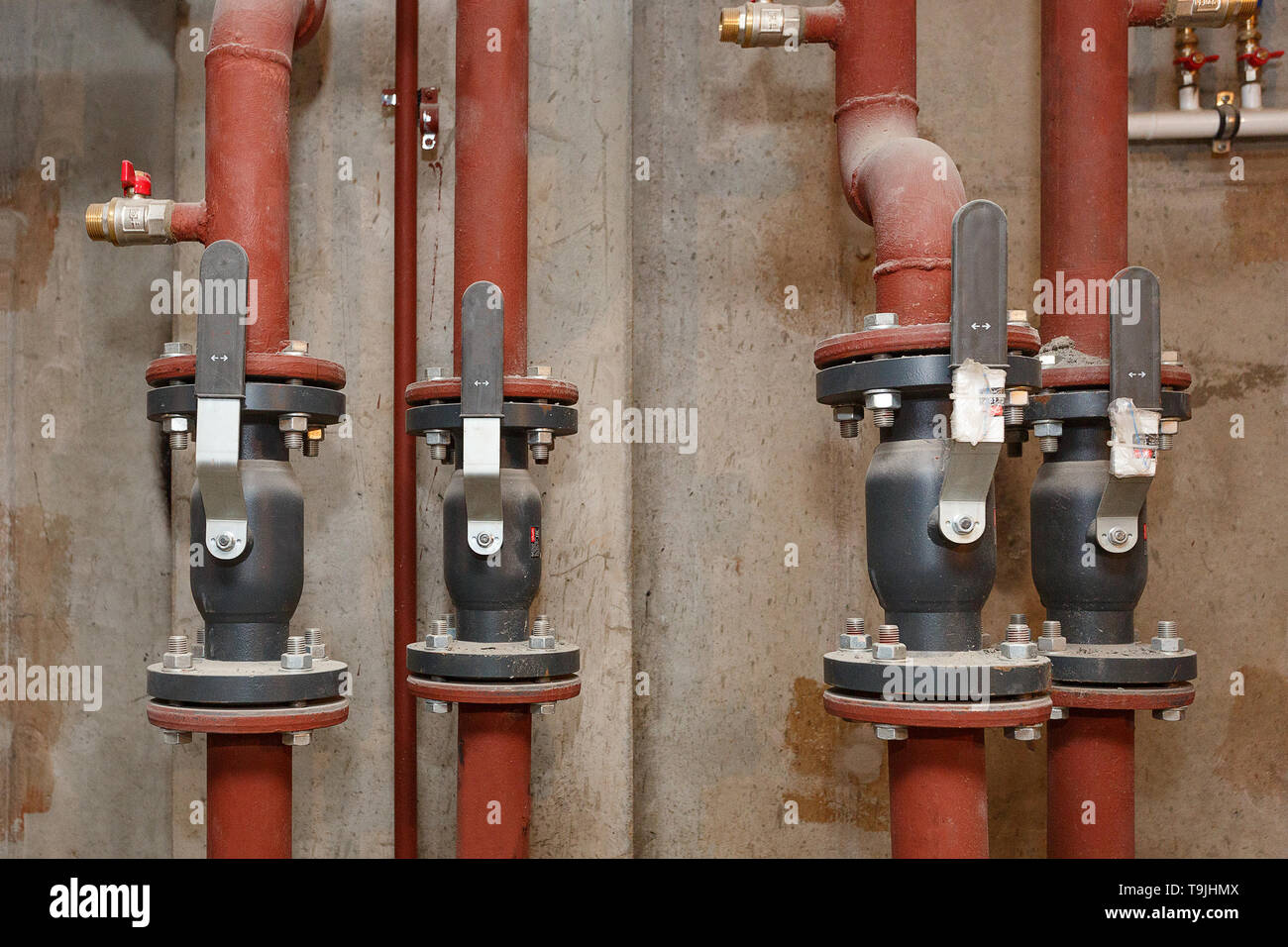 Manometer-Wasserdruckmesser in Der Heizwanne. Stockfoto - Bild von gatter,  heizung: 215265272