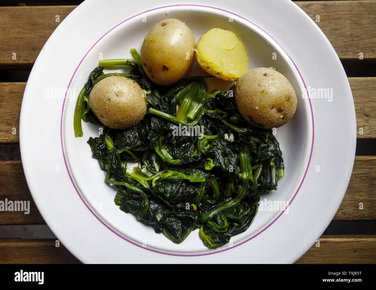 Freshly Boiled Spinach with New Potatoes Stock Photo - Alamy
