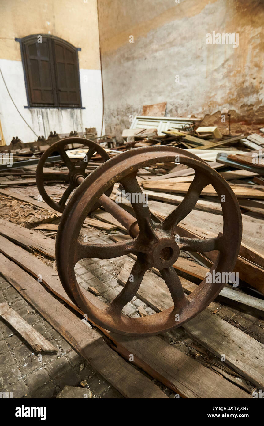 Rusty old railway wheels and axle in neglected facilities at Canfranc International railway station (Canfranc, Pyrenees, Huesca, Aragon, Spain) Stock Photo
