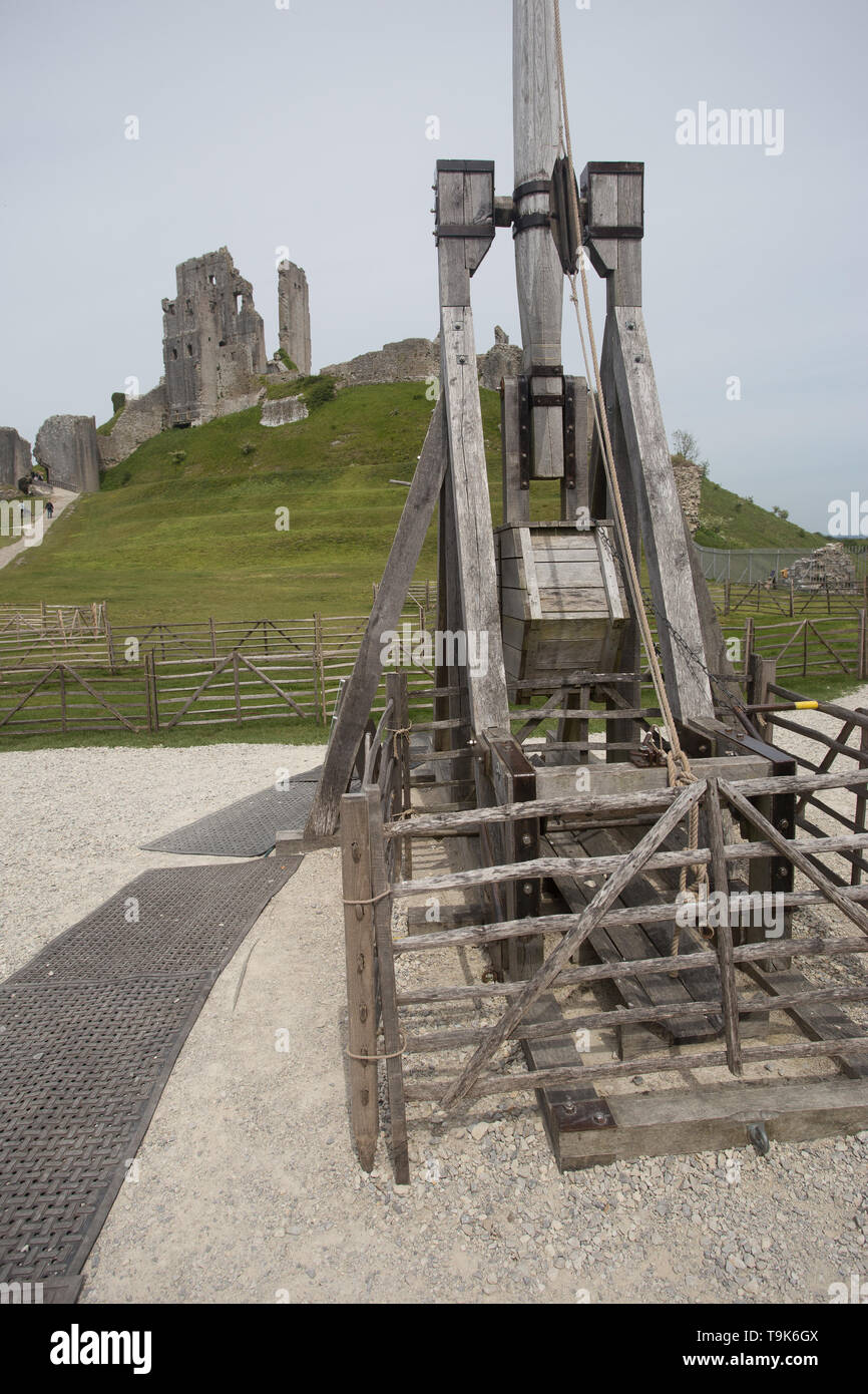 Broken catapult hi-res stock photography and images - Alamy