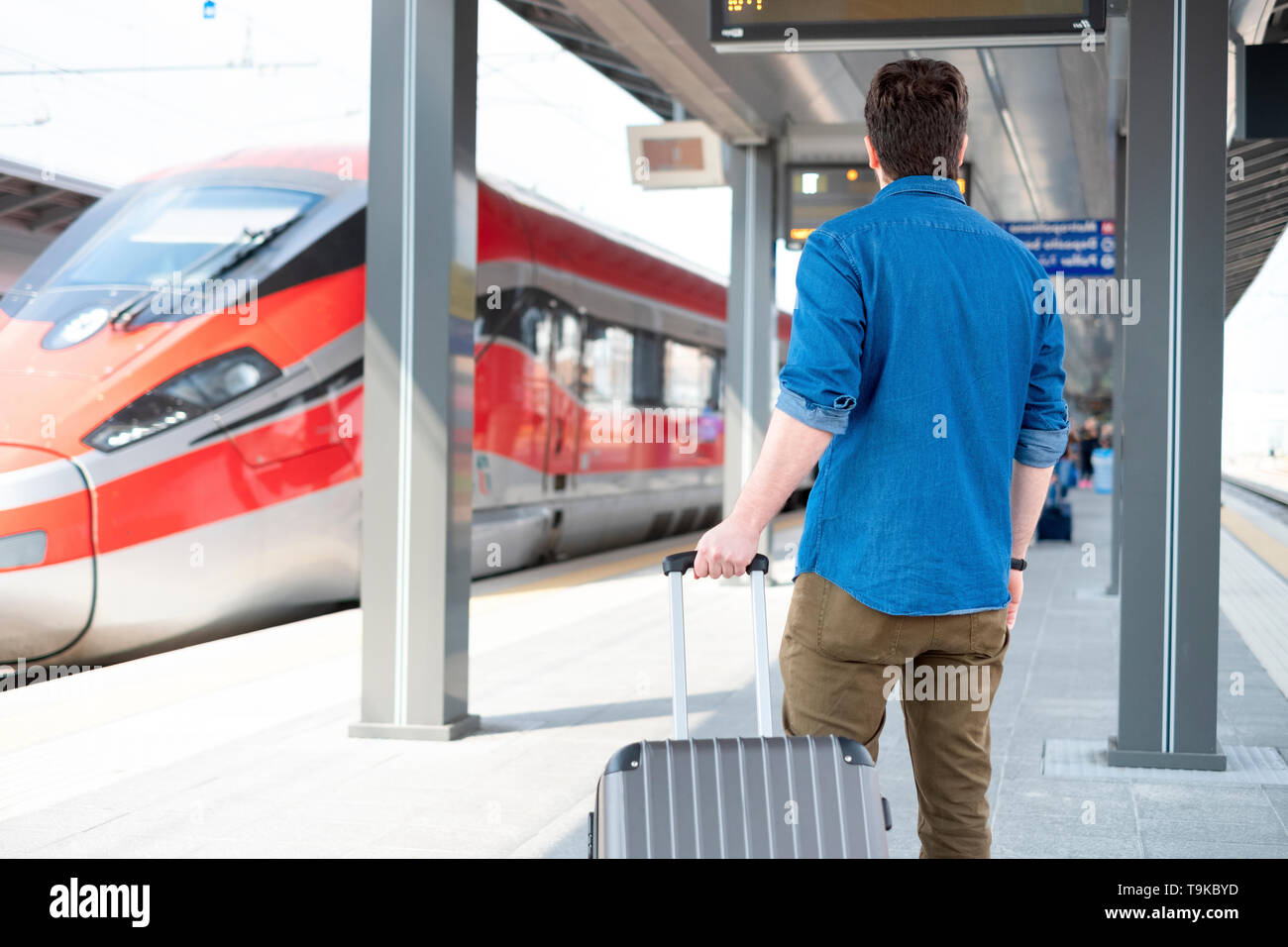 Roller board luggage hires stock photography and images Alamy