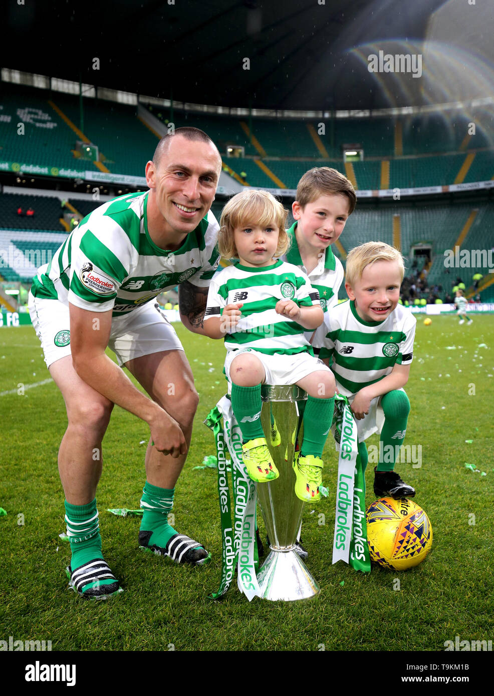 Celtic S Scott Brown And His Children With The Trophy After Winning The Ladbrokes Scottish Premiership Match At Celtic Park Glasgow Stock Photo Alamy