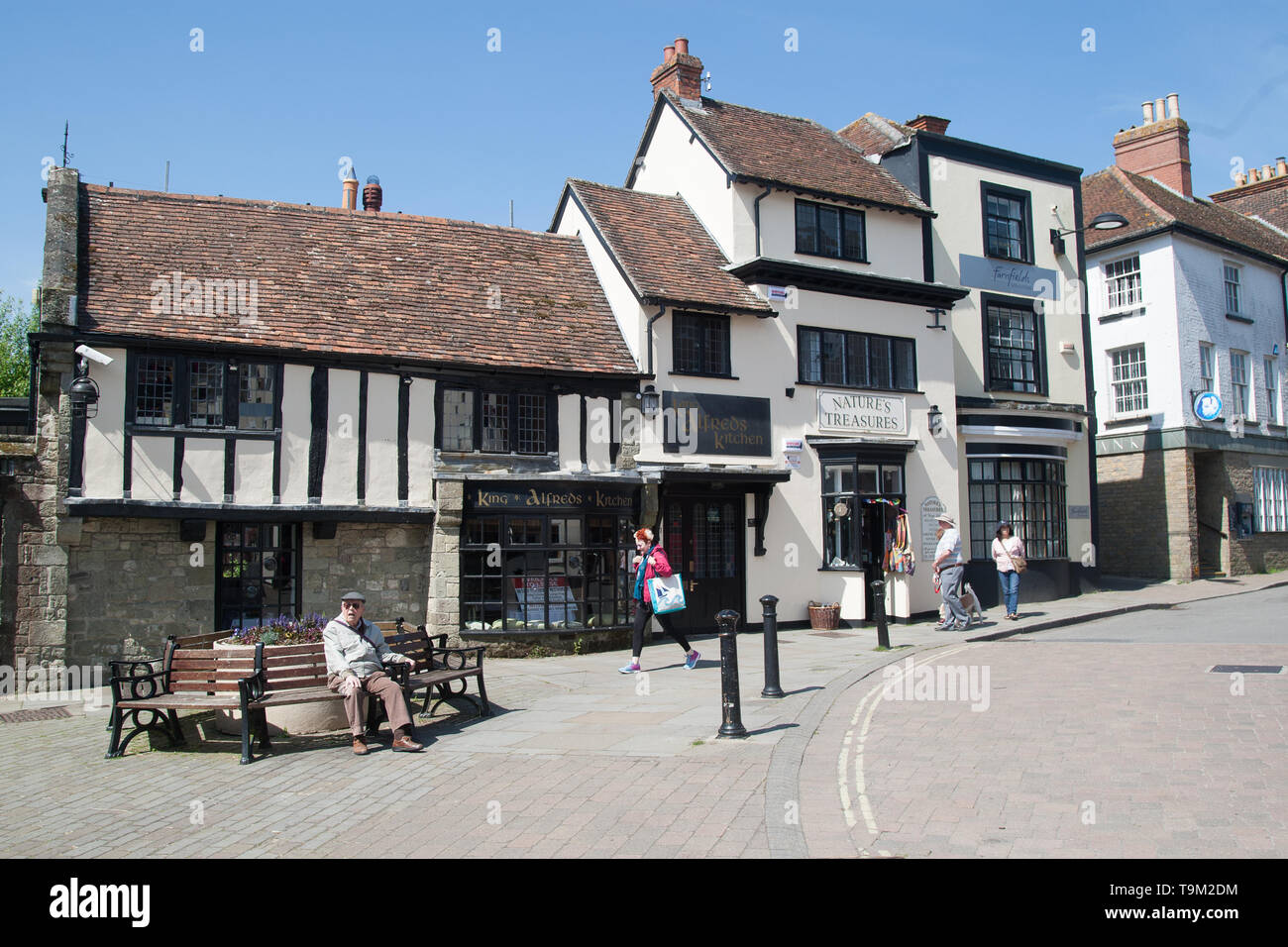 High Street Shaftesbury town centre Stock Photo - Alamy