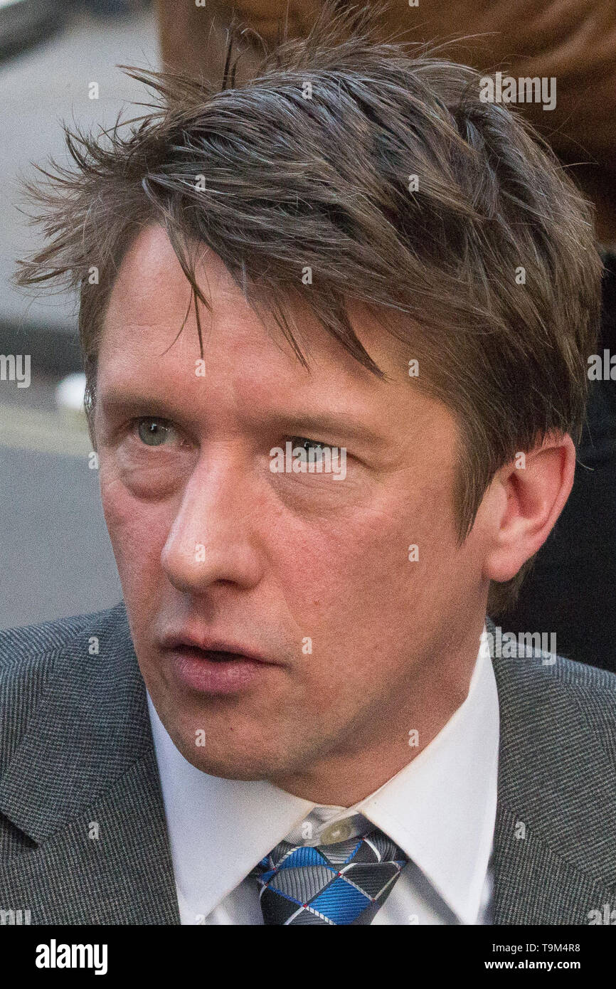 British actor and comedian Tom Walker performs as Jonathan Pie at climate  protest group Extinction Rebellion's blockade of London's Oxford Circus  Featuring: Tom Walker (Jonathan Pie} Where: London, United Kingdom When: 18