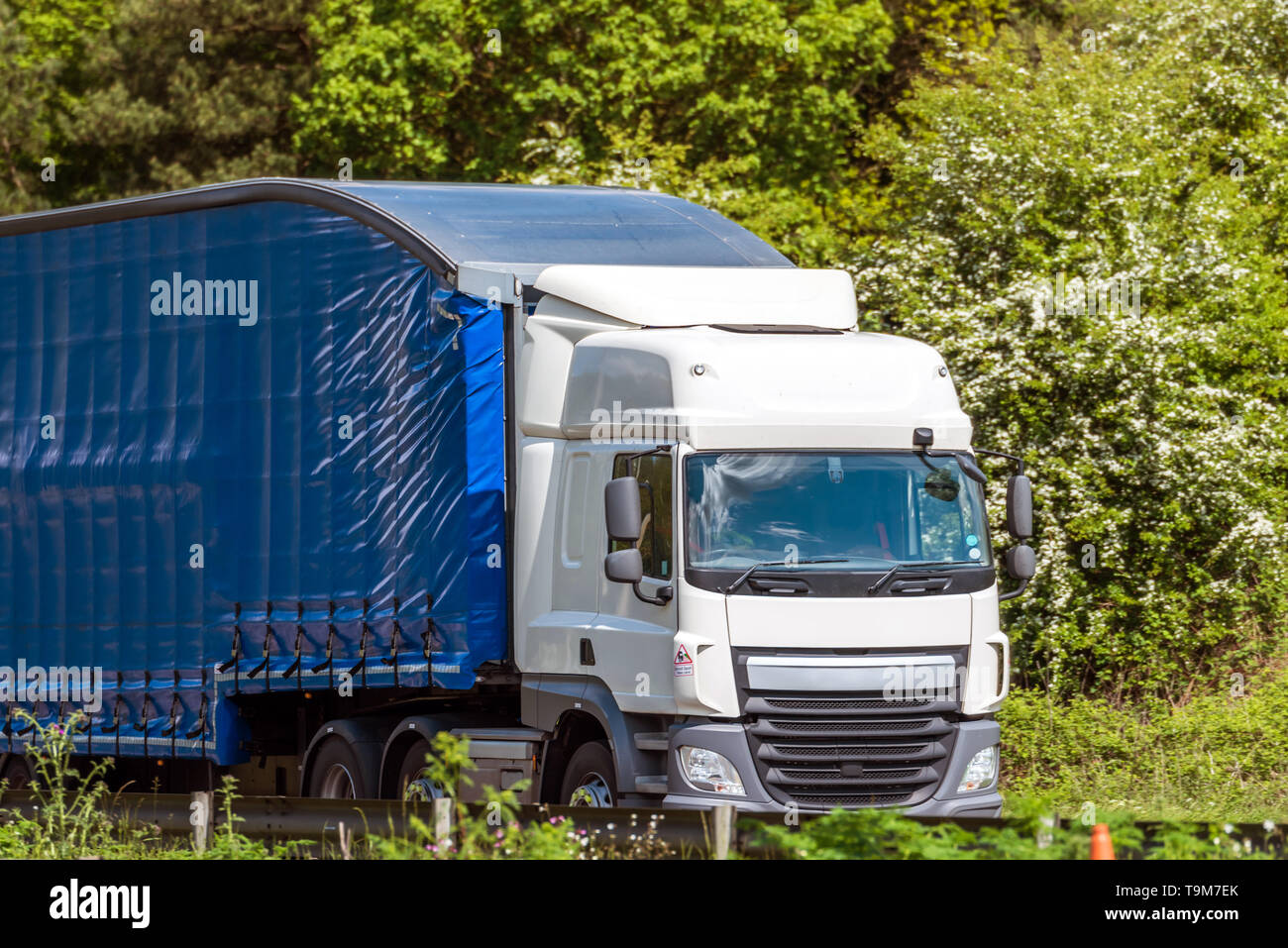 Curtain lorry hi-res stock photography and images - Alamy