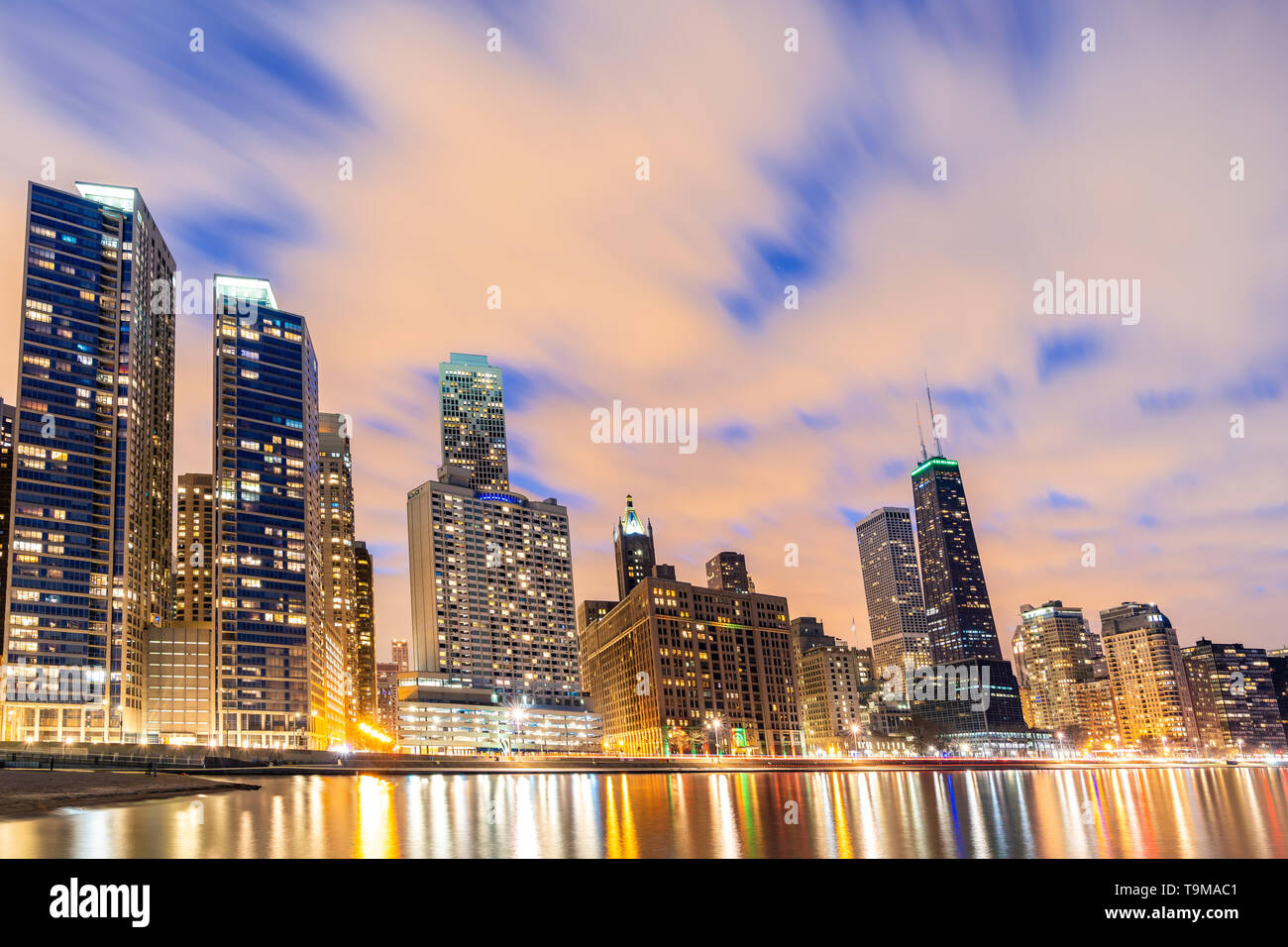 Sunset at Chicago Skylines building at Chicago downtown along Lake