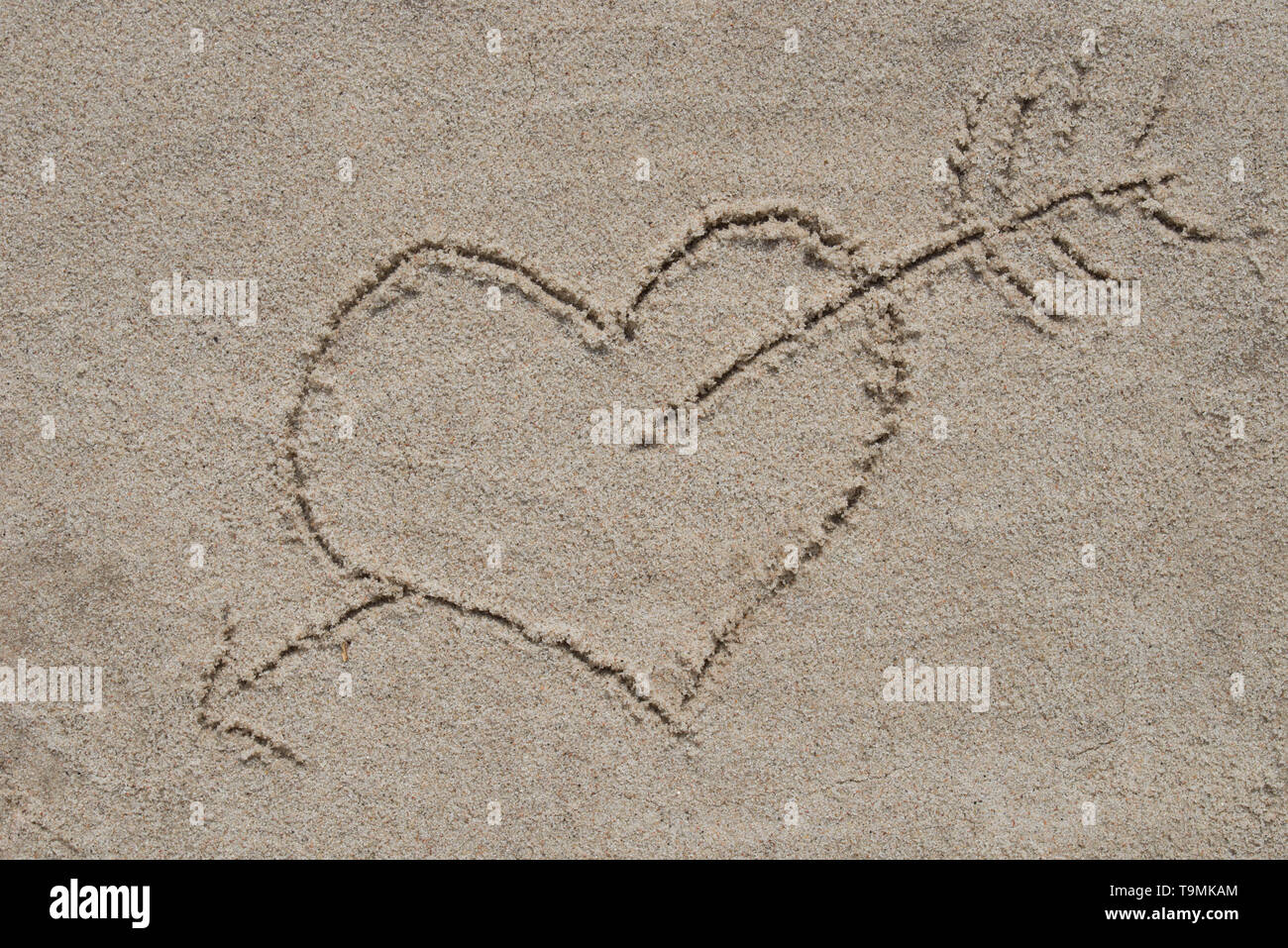 Heart arrow symbol hi-res stock photography and images - Alamy