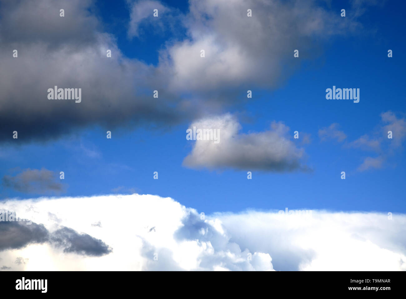 Clouds running across blue sky hi-res stock photography and images - Alamy