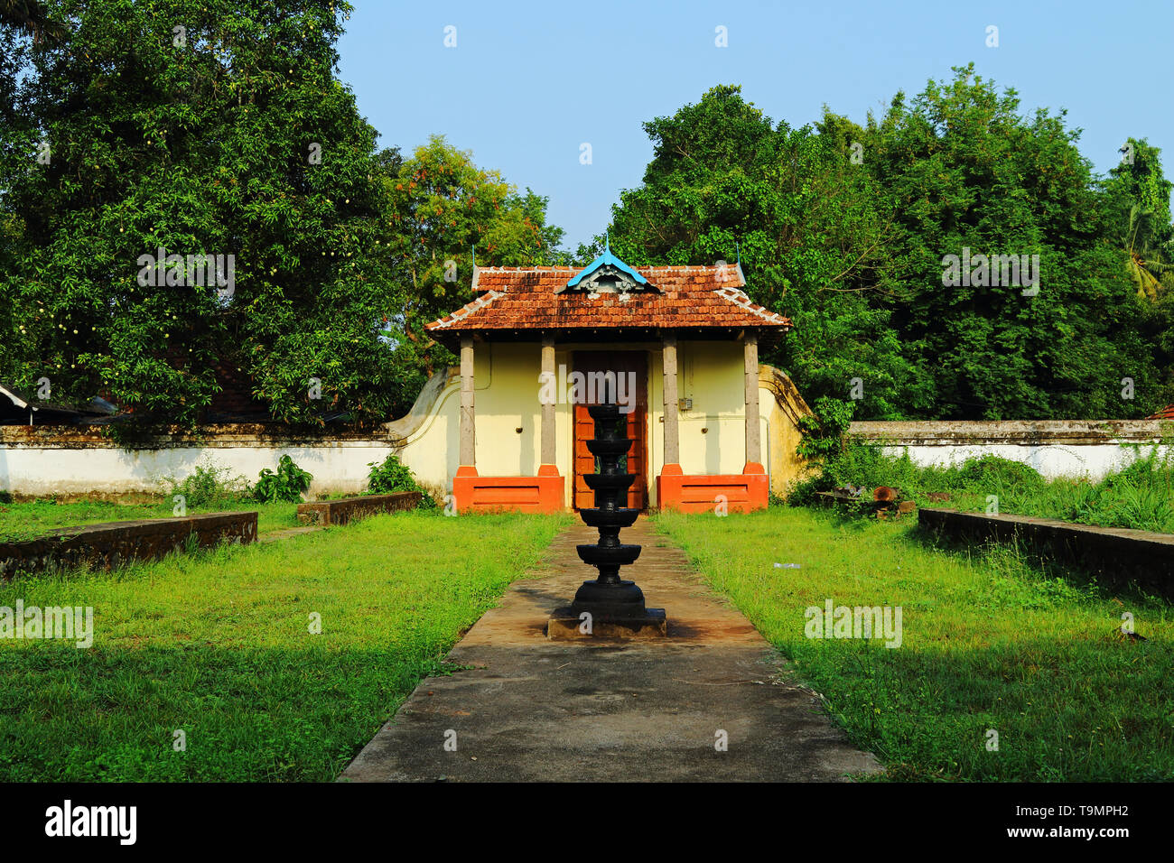 Thirumoozhikkulam Lakshmanaperumal Temple at Moozhiklulam near Angamaly