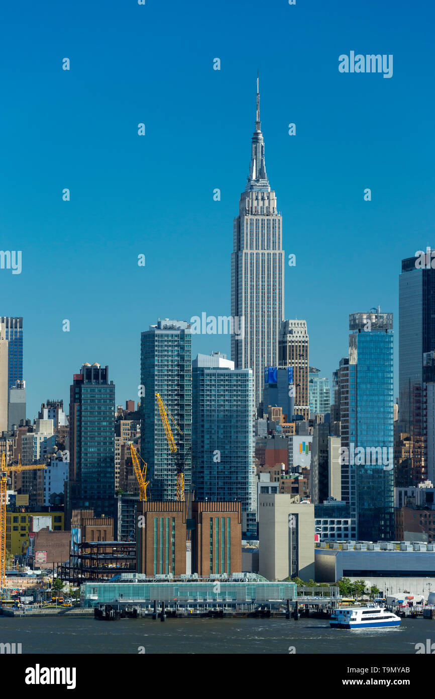 EMPIRE STATE BUILDING MIDTOWN SKYLINE HUDSON RIVER MANHATTAN NEW YORK ...