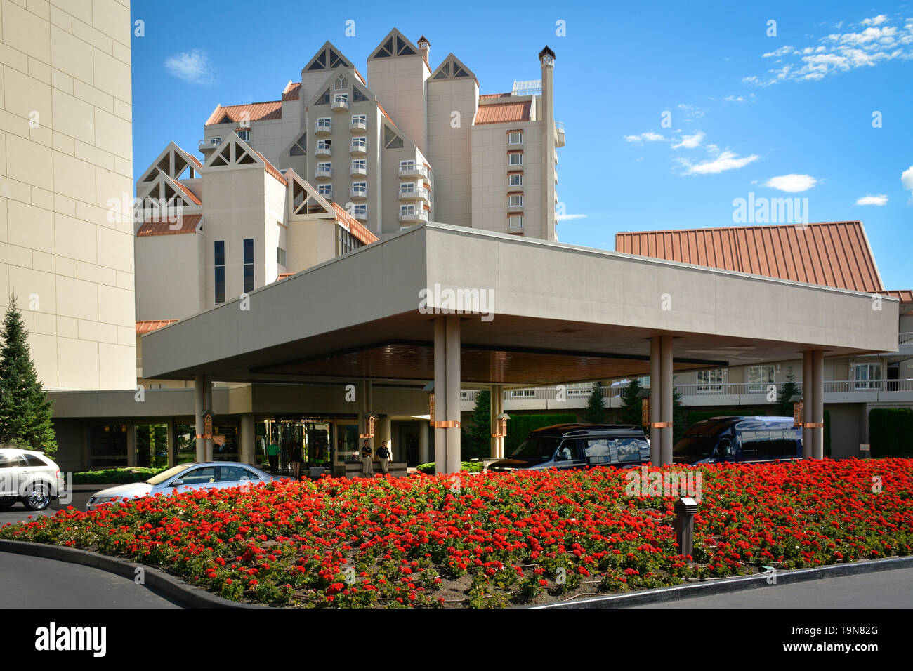 Valet entrance to building has Beautiful landscaping with red geraniums on  the grounds of the modern Coeur d'Alene Hotel Resort, Coeur d'Alene, ID  Stock Photo - Alamy