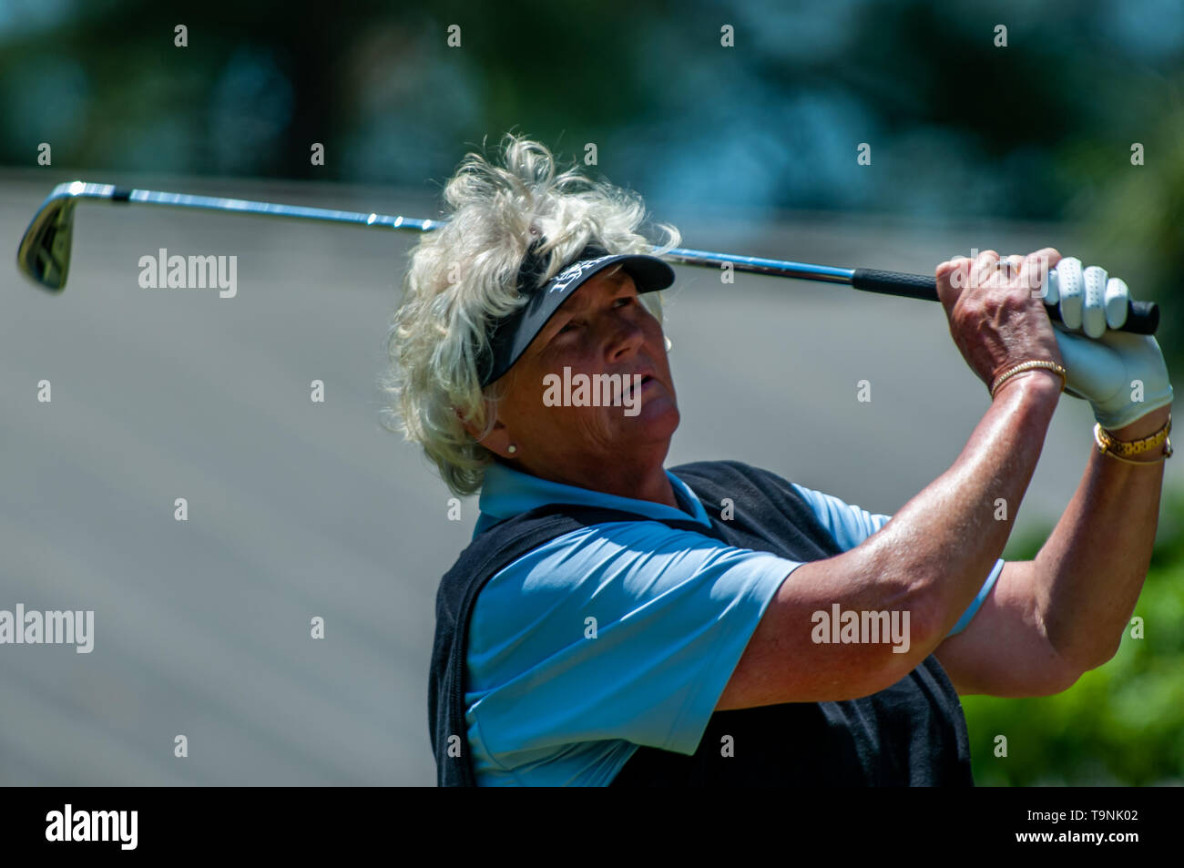Southern Pines, North Carolina, USA. 19th May, 2019. May 19, 2019 - Southern Pines, North Carolina, US - LAURA DAVIES of England plays her shot from the ninth tee during the final round of the USGA's 2nd U.S. Senior Women's Open Championship at Pine Needles Lodge & Golf Club, May 19, 2019 in Southern Pines, North Carolina. HELEN ALFREDSSON of Sweden won with a final round of 72, carding a 285 total for the tournament. Credit: Timothy L. Hale/ZUMA Wire/Alamy Live News Stock Photo