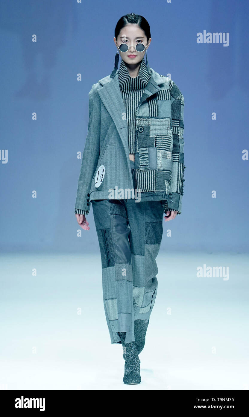 Beijing, China. 19th May, 2019. A model presents a creation during the China Graduate Fashion Week in Beijing, capital of China, May 19, 2019. Credit: Chen Jianli/Xinhua/Alamy Live News Stock Photo