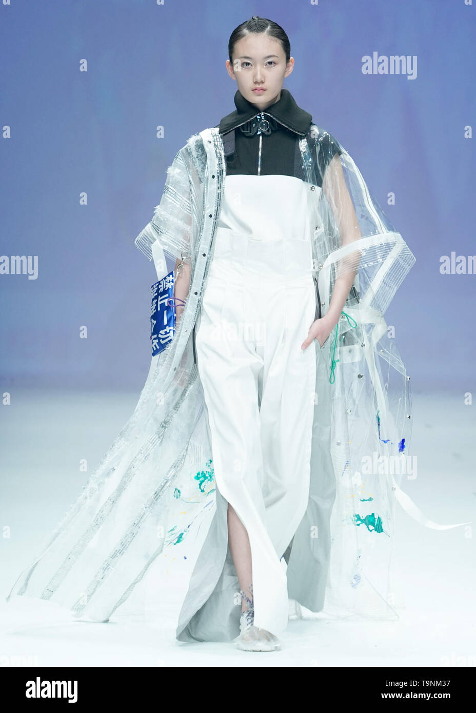 Beijing, China. 19th May, 2019. A model presents a creation during the China Graduate Fashion Week in Beijing, capital of China, May 19, 2019. Credit: Chen Jianli/Xinhua/Alamy Live News Stock Photo