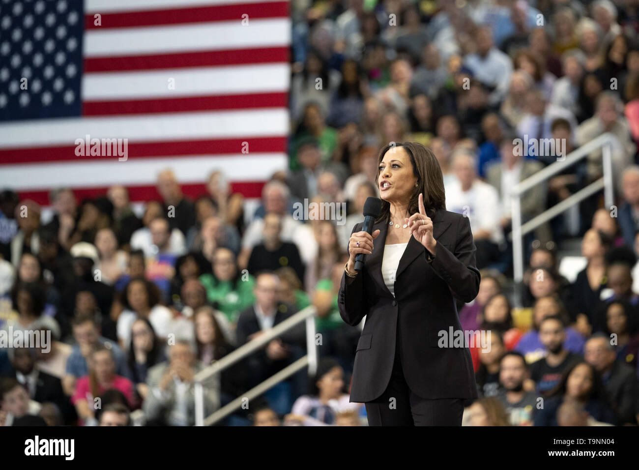 Los Angeles, CA, USA. 19th May, 2019. Democratic presidential candidate U.S. Senator Kamala Harris (D-CA) seen speaking at a campaign rally in Los Angeles. This was Harris's first campaign rally in Los Angeles since she announced her candidacy for the President of the United States. The candidate spoke about the need to combat gun violence, raise teacher pay and provide middle class tax relief. Credit: Ronen Tivony/SOPA Images/ZUMA Wire/Alamy Live News Stock Photo