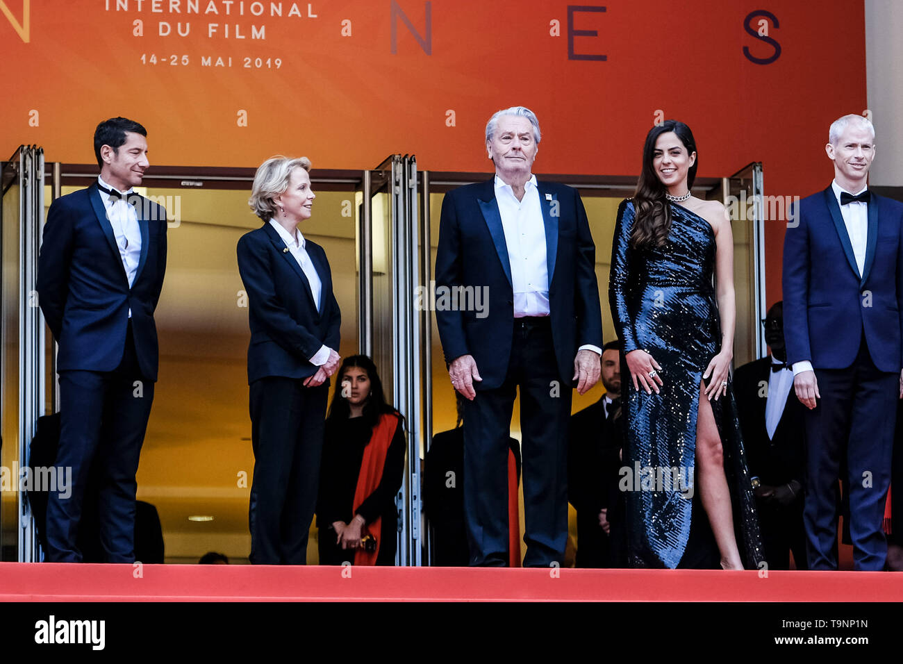 Cannes, France. 19th May, 2019. Alain Delon poses on the red carpet for A Hidden Life on Sunday 19 May 2019 at the 72nd Festival de Cannes, Palais des Festivals, Cannes. Pictured: Alain Delon. Picture by Credit: Julie Edwards/Alamy Live News Stock Photo