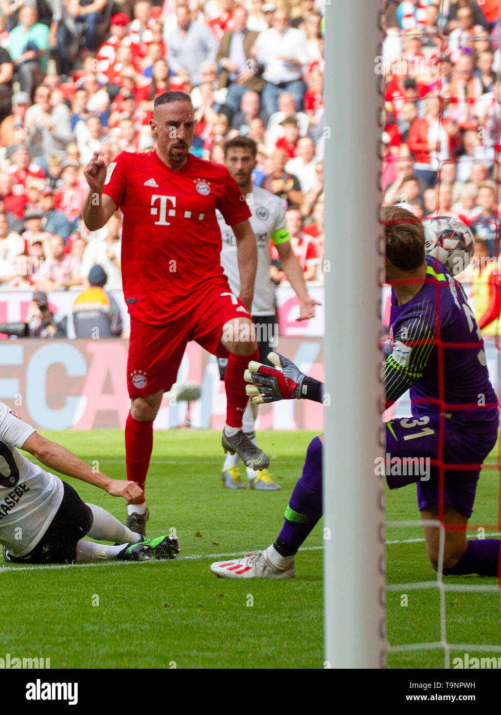 Munich, Deutschland. 18th May, 2019. Franck RIBERY (# 7, M) hits the goal  4: 1. Football, Bayern Munich (M) - Eintracht Frankfurt (F) 5: 1, German  champion. Bundesliga, 34.matchday, season 2018/2019, on