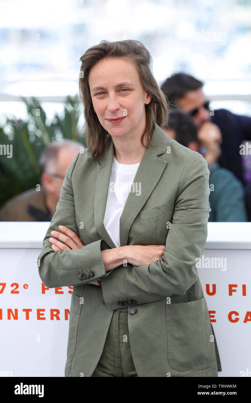 Cannes, France. 20th May, 2019. Director Celine Sciamma poses during a photocall for the film 'Portrait de la jeune fille en feu' at the 72nd Cannes Film Festival in Cannes, France, May 20, 2019. French director Celine Sciamma's film 'Portrait de la jeune fille en feu' will compete for the Palme d'Or at the 72nd Cannes Film Festival. Credit: Zhang Cheng/Xinhua/Alamy Live News Stock Photo