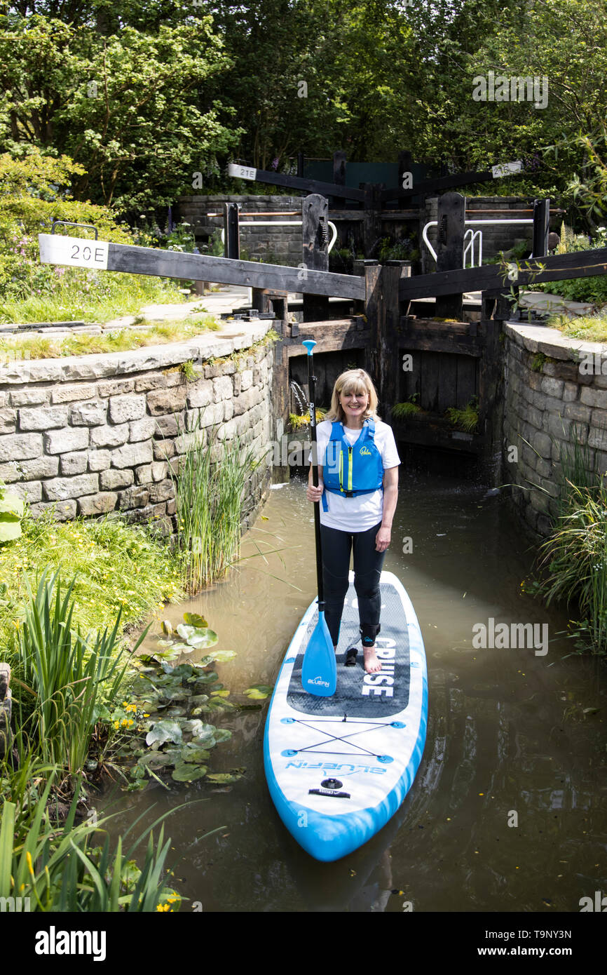 London, UK. 20 May 2019. Paddle boarder Jo Moseley at the Welcome to Yorksihire Garden.  Press Day at the 2019 RHS Chelsea Flower Show. Photo: Bettina Strenske/Alamy Live News Stock Photo