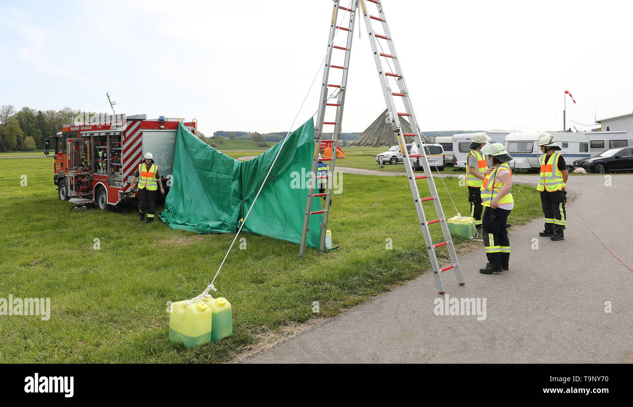 Bad Saulgau, Germany. 18th May, 2019. Firefighters have set up visual protection on the airfield in Saulgau. On May 18th two parachutists were fatally injured during a jump. Credit: Thomas Warnack/dpa/Alamy Live News Stock Photo