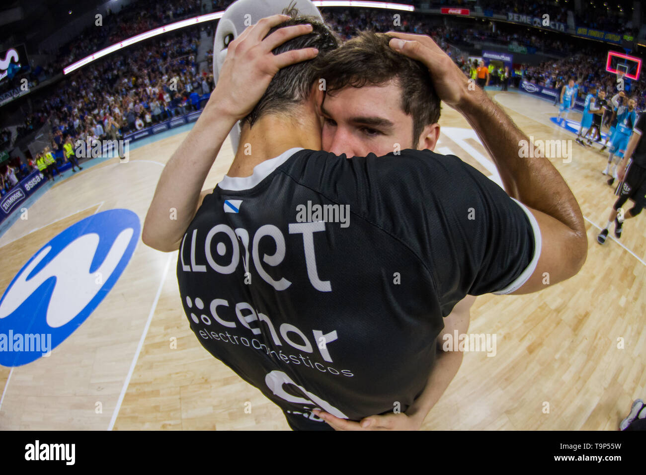 Madrid, Spain. 19th May, 2019. Nacho Llovet (black) and Darío Brizuela (blue) during Movistar Estudiantes over Monbus Obradoiro (83 - 80) in Liga Endesa regular season game (day 33) celebrated in Madrid (Spain) at Wizink Center. May 19th 2019. Credit: Juan Carlos García Mate/Pacific Press/Alamy Live News Stock Photo