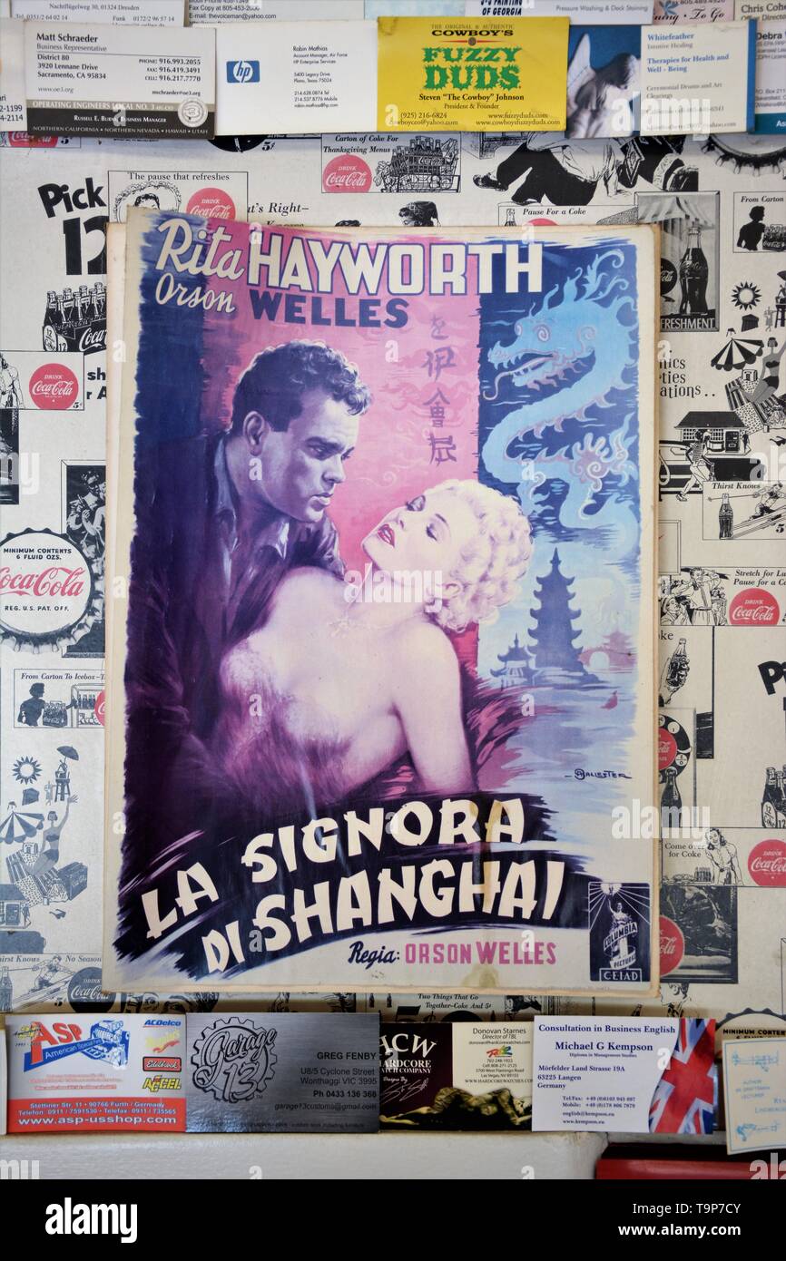 movie poster for 1947 film La Signora Di Shanghai with Orson Wells and Rita Hayworth in Spanish and English Stock Photo