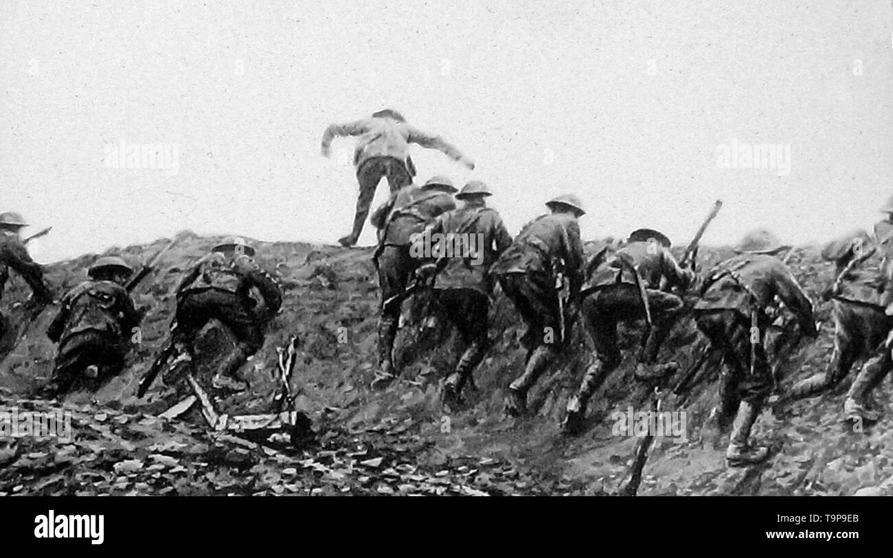 WW1 Troops in trenches going over the top Stock Photo Alamy