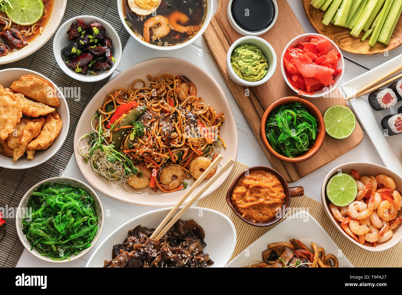 Chinese food table hi res stock photography and images Alamy