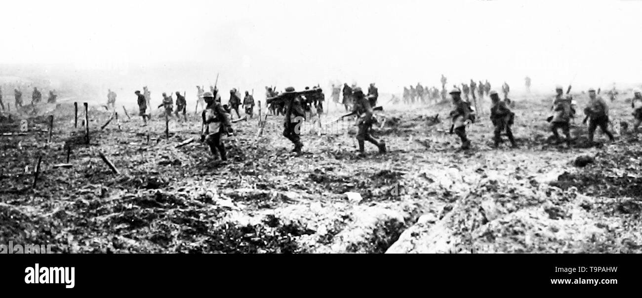 WW1 Troops advancing over no mans land Stock Photo