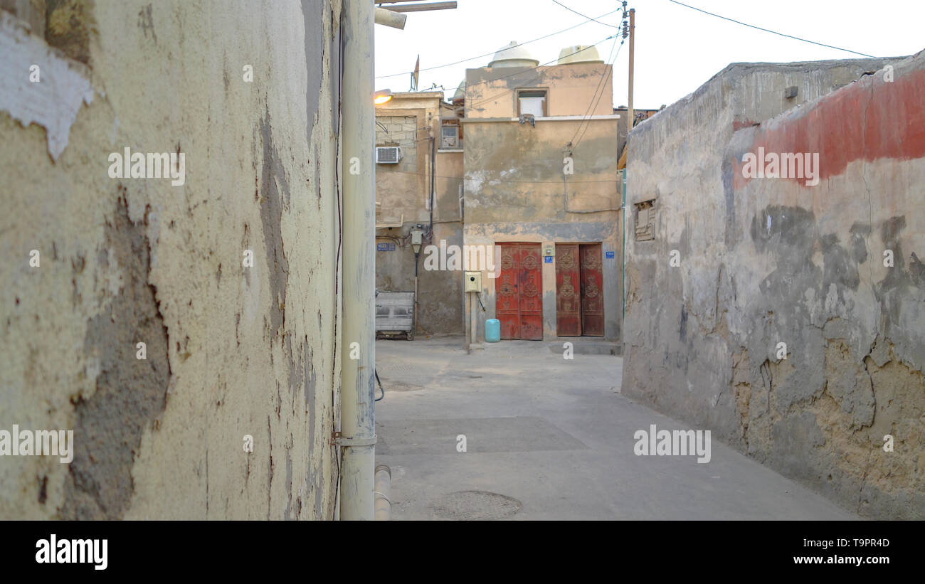 Empty alley and traditional houses in Muharraq, Barhain Stock Photo