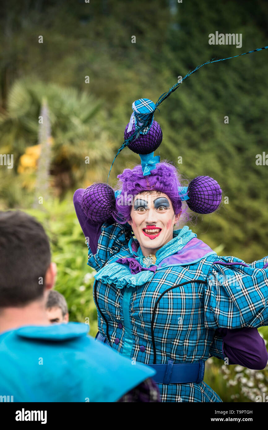 Oh No It Isn T A Vibrant Colourful Theatre Performance Presented By Lkt Productions At Theatre Garden In Cornwall Stock Photo Alamy